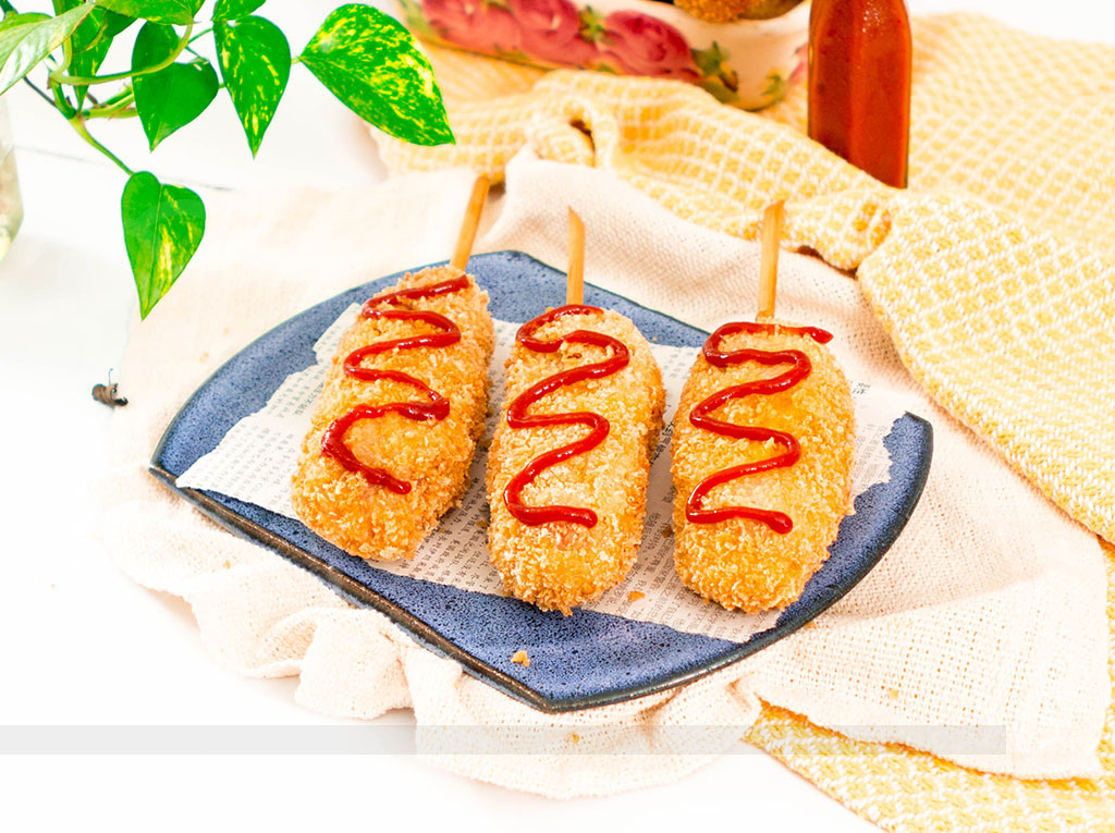 SALSICHA EMPANADA - hot dog coreano no palito com queijo