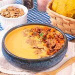 Sopa de Abóbora com Carne e Pão de Casca de Abóbora