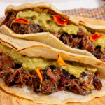 Taco de Tapioca com Recheio de Costelinha e Melaço