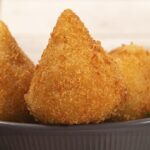 Receita de Coxinha com Massa de Batata: A Técnica Ninja da Minha Mãe