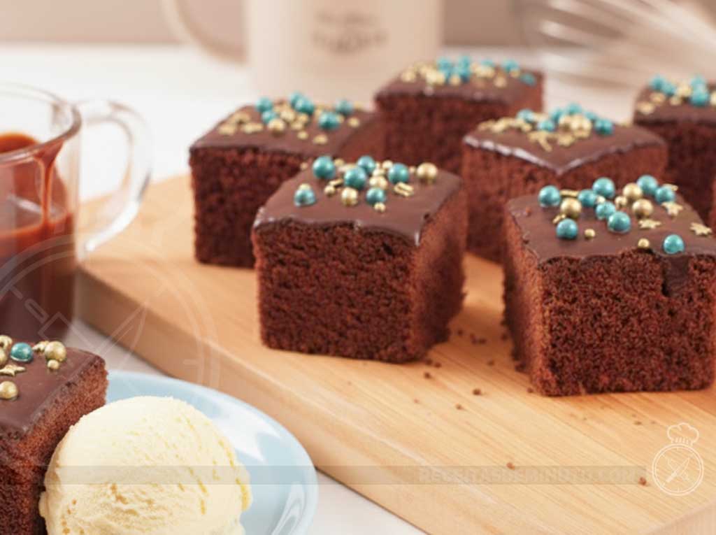 olo de chocolate sem glúten fofíssimo com cobertura de ganache